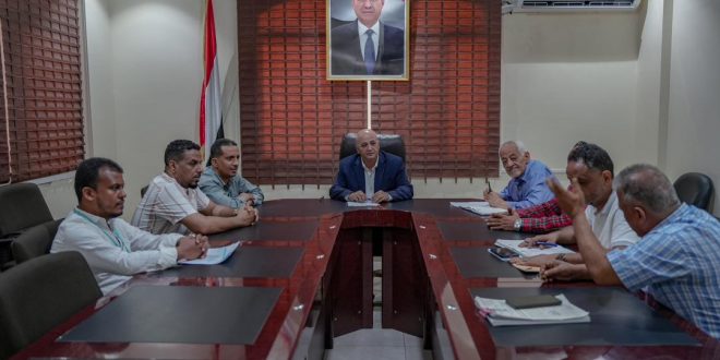 الوزير الشرجبي يوقع اتفاقية لإعادة تأهيل مصادر مياه في أبين