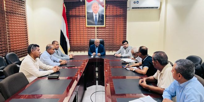 وزير المياه والبيئة يناقش مع محافظ أرخبيل سقطرى التحديات والمشاريع ذات الأولوية في المحافظة