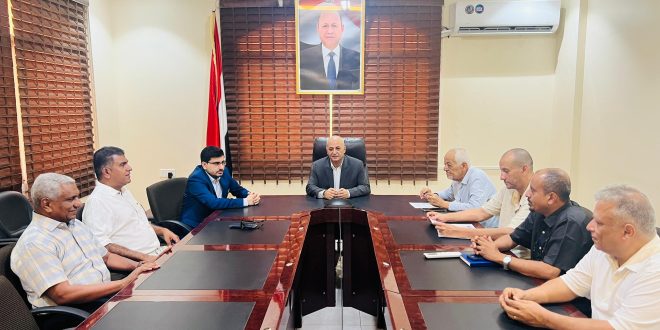 وزير المياه يوقع اتفاقية مشروع تعزيز خدمات المياه والصرف الصحي ويلتقي وفد الصليب الأحمر