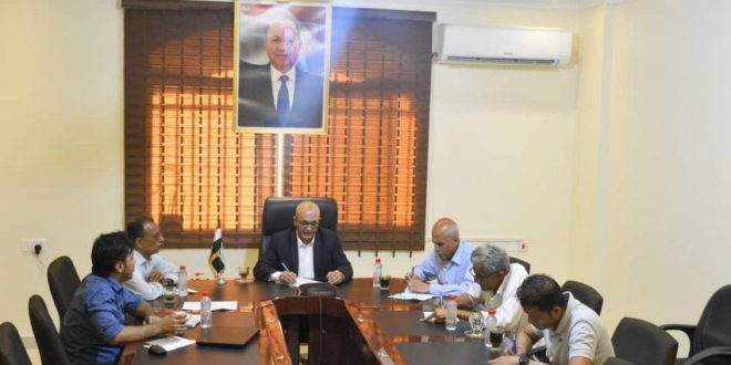 الوزير الشرجبي يناقش مع مسئولين هولنديين إمكانية مساهمة اليمن في تمويل خطة إنقاذ صافر