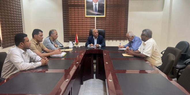 الوزير الشرجبي يناقش وضع مشروع الصرف الصحي لمدينتي سيئون وتريم