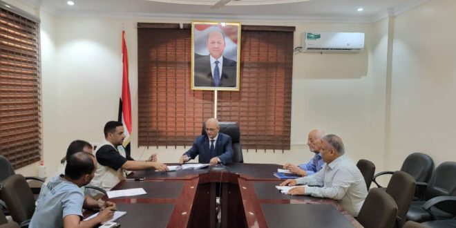 الوزير الشرجبي يوقع اتفاقية مشروع إعادة تأهيل بئرين ارتوازيين بمدينة عتق
