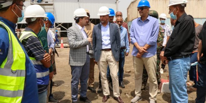نائب وزير المياه والبيئة يطلع على نشاط مؤسسة المياه بعدن ويتفقد عدداً من مشاريع المياه والصرف الصحي